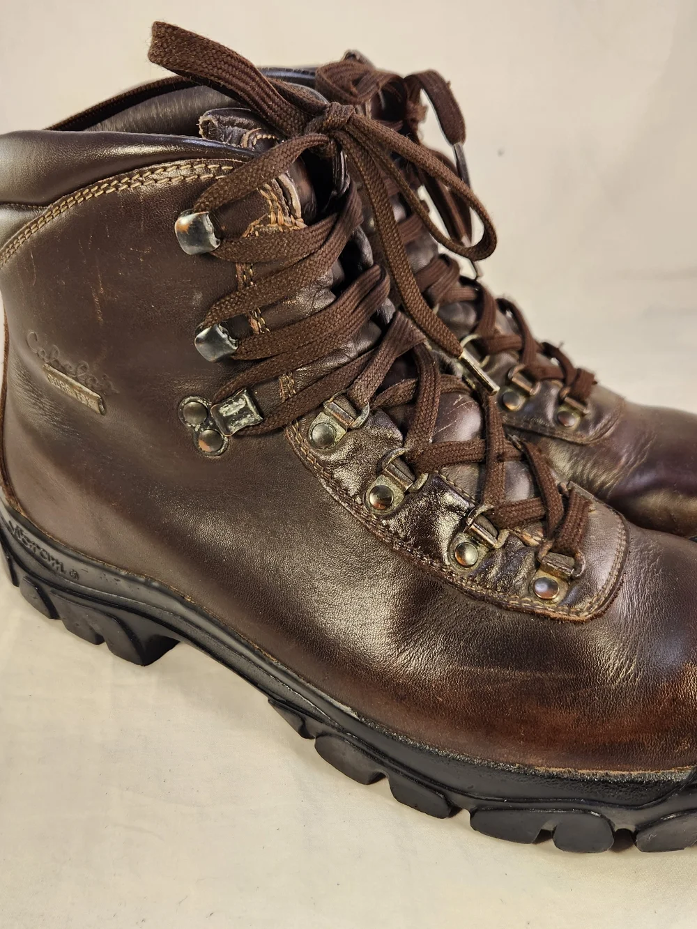 CABELAS  GORETEX VIBRAM SOLE HIKING BROWN LEATHER MEN BOOTS SIZE 10/44